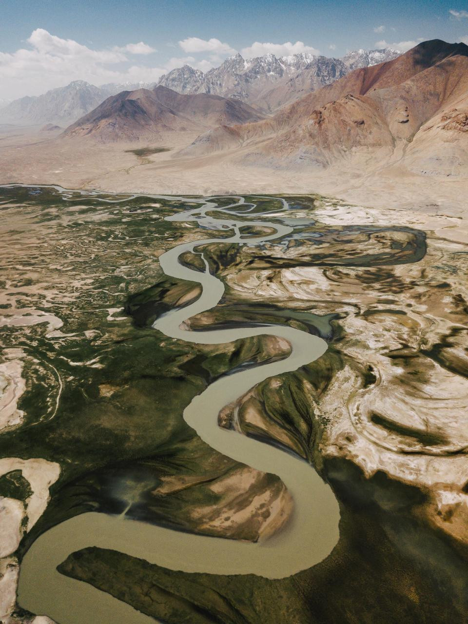 Dòng sông Murgab uốn lượn nhìn từ trên cao.