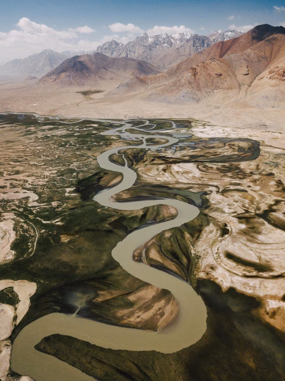 Dòng sông Murgab uốn lượn nhìn từ trên cao.
