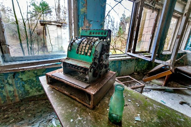 Thị trấn Pripyat, Ukraine, bị bỏ hoang kể từ sau thảm hoạ hạt nhân Chernobyl xảy ra năm 1986 khiến hàng chục nghìn người phải sơ tán. Ảnh: Mirror.