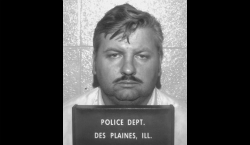 John Wayne Gacy là một trong những kẻ giết người hàng loạt đáng sợ nhất nước Mỹ. Hắn đã tra tấn, tấn công tình dục và sát hại 33 nam thanh thiếu niên trong khoảng thời gian từ năm 1972 đến 1978 tại khu vực Chicago. Ảnh: CNN.