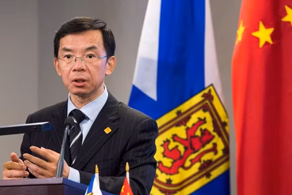 Trung Quoc canh bao Canada ve hau qua “cam cua” Huawei