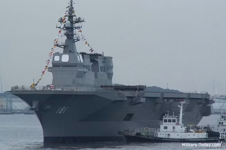 Chiếc tàu sân bay trực thăng lớp Hyuga đầu tiên được chế tạo vào năm 2006 và được đưa vào biên chế của Lực lượng Phòng vệ Biển Nhật Bản (tên chính thức của hải quân Nhật Bản) vào năm 2009.