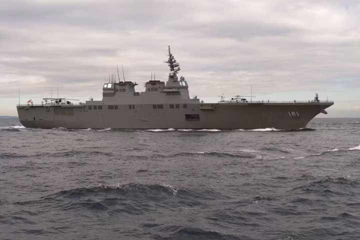 Tàu sân bay này không được dùng cho mục đích đổ bộ đường biển nhưng tàu có khả năng chở được hơn 350 thủy thủ và khoảng 300 lính thủy quân lục chiến.