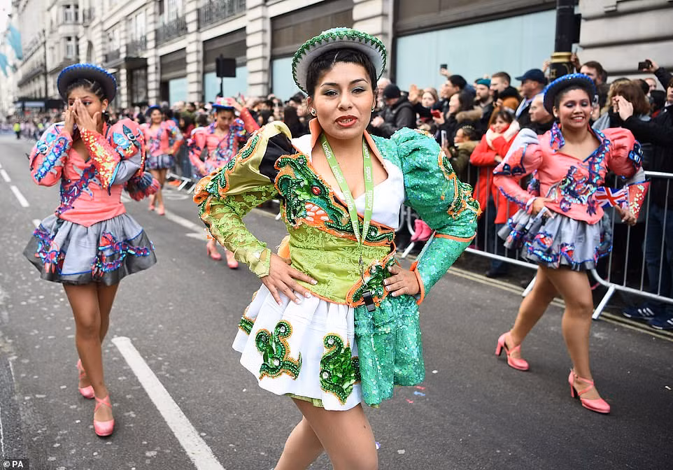 Hoanh trang le dieu hanh ngay dau Nam moi 2019 o London-Hinh-7