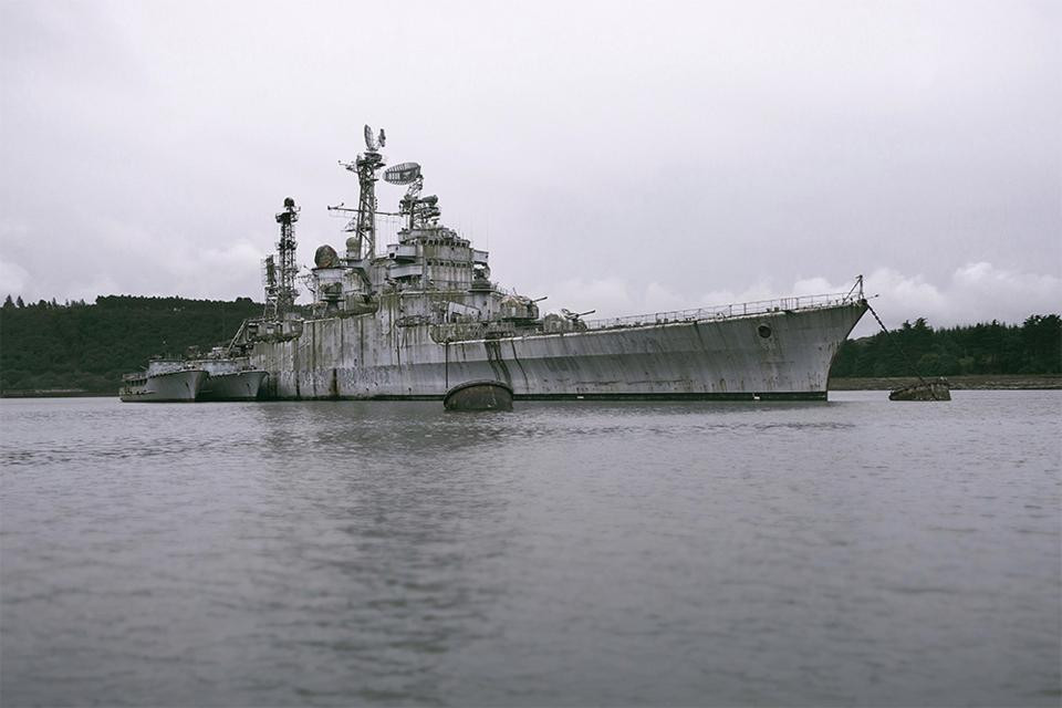 Tàu The Colbert nằm im lìm ngoài khơi bờ biển Bồ Đào Nhà suốt hơn 10 năm qua. Ảnh: The Sun. Mời độc giả xem thêm video: Ghé thăm ngôi làng ở "tận cùng Trái Đất" (Nguồn: VTC14)