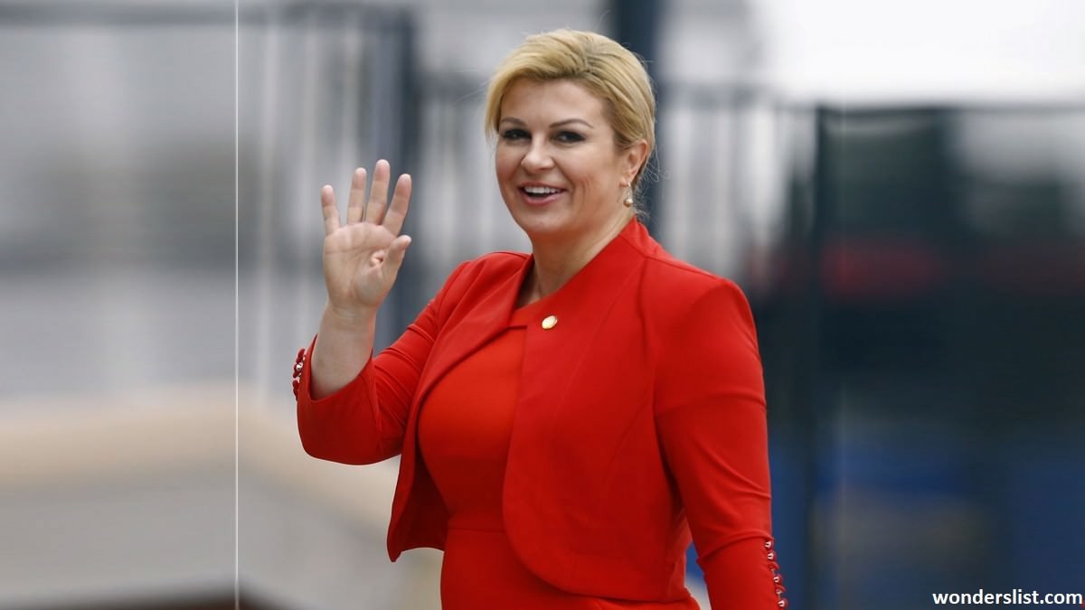Theo Wonders List, Tổng thống Croatia Kolinda Grabar-Kitarović đứng đầu trong danh sách những nữ chính trị gia quyến rũ nhất thế giới. Bà sinh năm 1968 và bắt đầu đảm nhiệm vai trò Tổng thống Croatia từ ngày 19/2/2015. Tạp chí Forbes đã xếp hạng bà Kolinda là người phụ nữ quyền lực thứ 39 trên thế giới. (Nguồn ảnh: Wonders List)