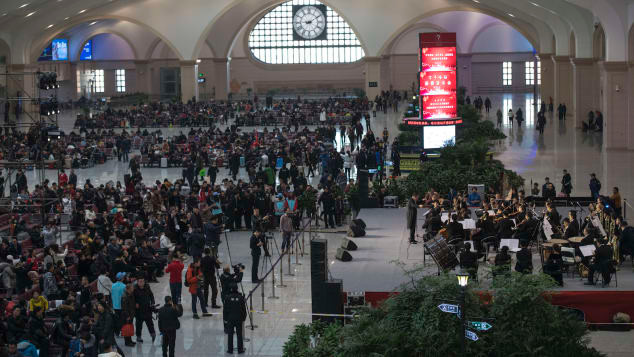 Cảnh tượng đông đúc tại nhà ga Cáp Nhĩ Tân trong ngày đầu của cuộc xuân vận năm 2019 ở Trung Quốc. Ảnh: Getty.