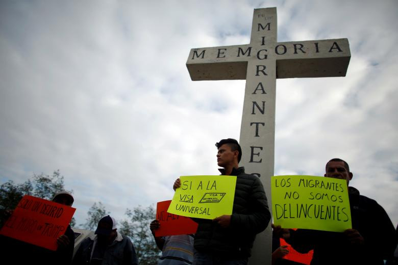 Giua cang thang, Tong thong Trump dich than thi sat bien gioi My-Mexico-Hinh-13