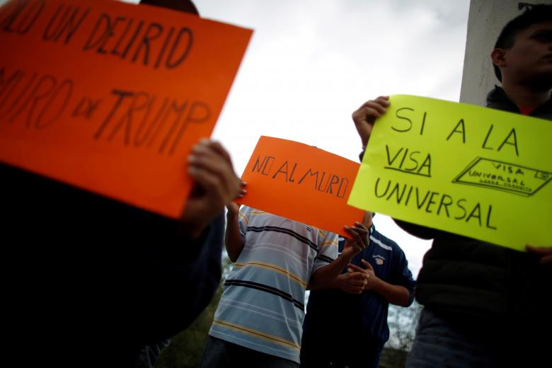 Giua cang thang, Tong thong Trump dich than thi sat bien gioi My-Mexico-Hinh-11