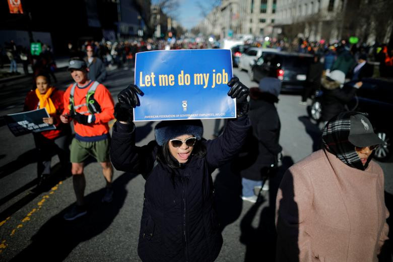 Trước đây, Chính quyền Tổng thống Mỹ Bill Clinton từng phải đóng cửa 21 ngày do những bất đồng giữa tổng thống và quốc hội, kéo dài từ tháng 12/1995 tới tháng 1/1996.
