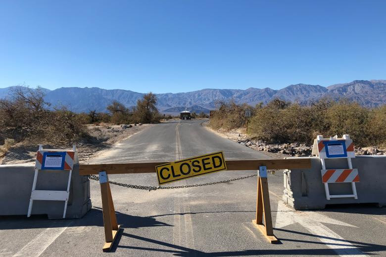 Khoảng 800.000 nhân viên liên bang đã bị ảnh hưởng do Chính phủ Mỹ đóng cửa một phần. Hiện tại, chưa có dấu hiệu nào cho thấy tình trạng đóng cửa sẽ sớm chấm dứt.