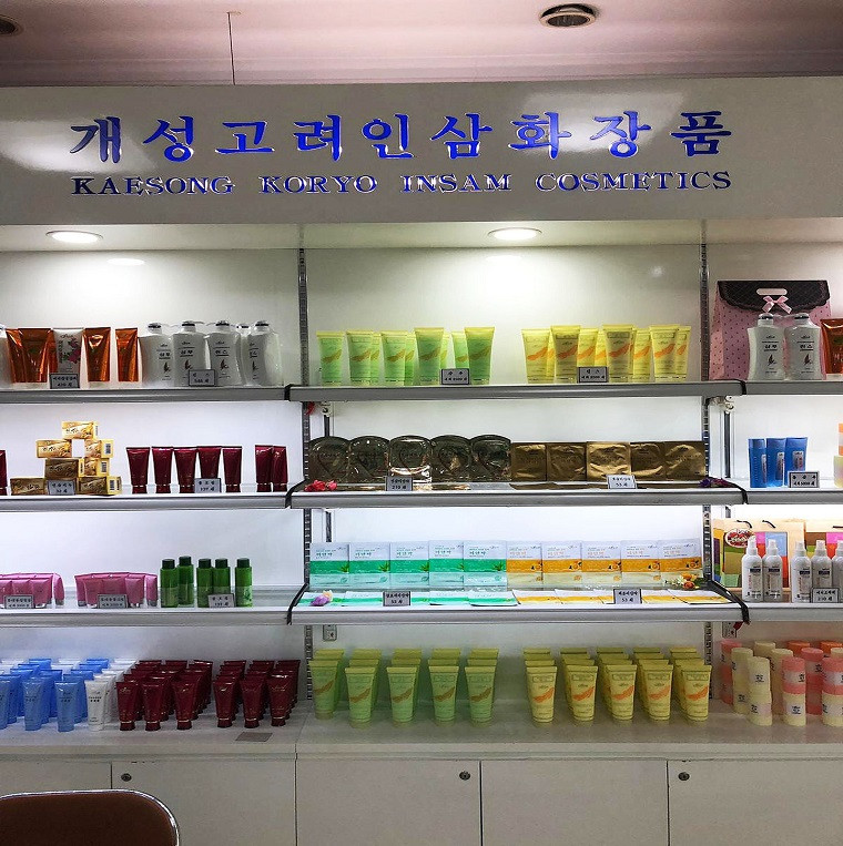 Bên trong một cửa hàng bán mỹ phẩm nổi tiếng ở Triều Tiên.
