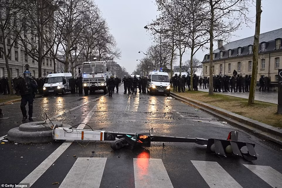 Hinh anh bieu tinh du doi tren khap nuoc Phap tuan thu 10-Hinh-5