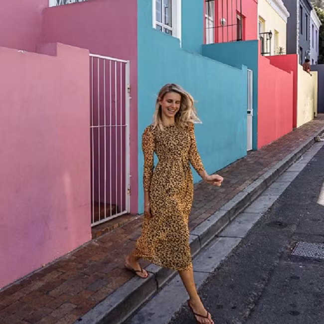 Ngan ngo nhan sac nu canh sat xinh dep nhat nuoc Duc-Hinh-10