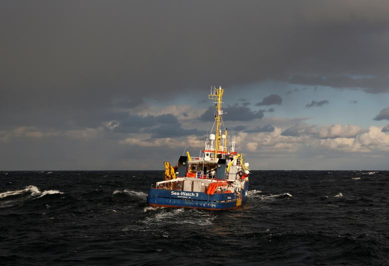 “Chúng tôi không phải cá mập. Chúng tôi cũng là người như bao người khác. Chúng tôi mạo hiểm tính mạng để tới Châu Âu. Và giờ, khi chúng tôi đã đến, Châu Âu lại từ chối. Chúng tôi không hiểu tại sao”, Bob Kiangala nói thêm.