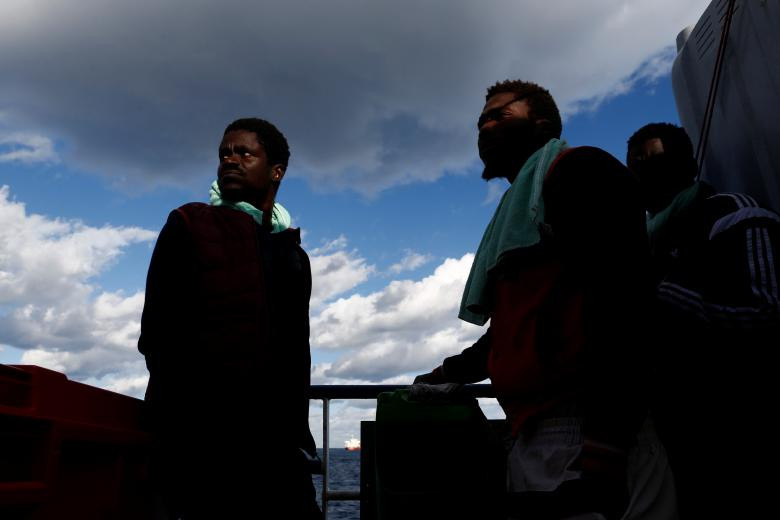 Được biết, những người dân di cư này đã bị mắc kẹt trên biển và hứng chịu những cơn bão biển suốt 2 tuần.