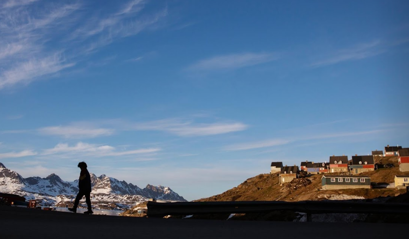 Công việc dẫn khách du lịch của Lars Anker Moeller, đến từ Công ty lữ hành Arctic-Dream, cũng bị ảnh hưởng do tình trạng băng tan.