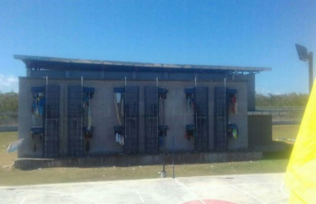 Holbert, người chuyển đến nhà tù Chiriqui vào năm 2017, cũng nói về điều kiện sống tồi tệ của những tù nhân không được sống trong phòng giam "đặc quyền" như mình.