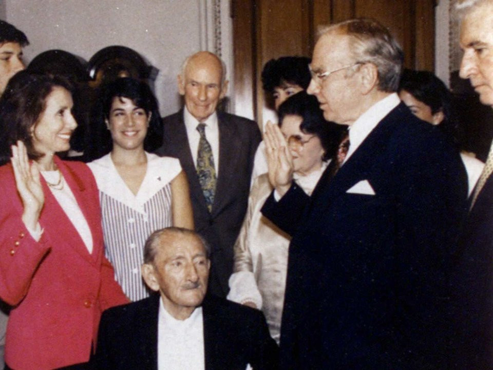 Nancy Pelosi: Tu ba noi tro den nguoi phu nu quyen luc nhat nuoc My-Hinh-6