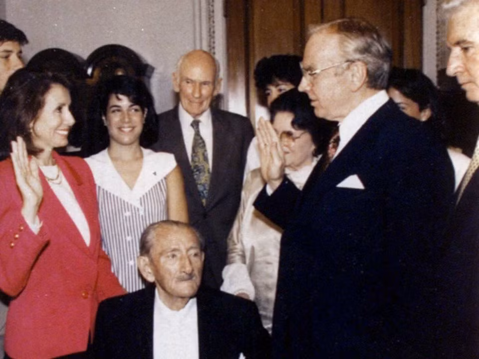 Nancy Pelosi: Tu ba noi tro den nguoi phu nu quyen luc nhat nuoc My-Hinh-6