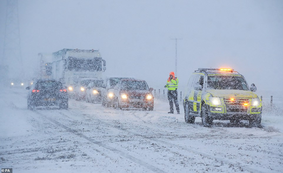 Theo Daily Mail ngày 29/1, tuyết phủ trắng xoá gần hết các khu vực trên khắp nước Anh giữa mùa đông lạnh giá và nhiệt độ tại một số nơi đã giảm xuống -11 độ C. (Nguồn ảnh: Daily Mail).