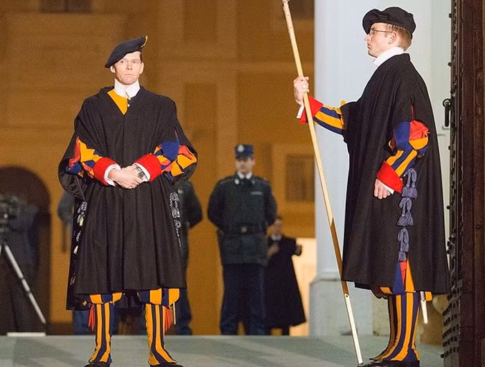 Ben trong Vatican - quoc gia dac biet nhat the gioi co gi bi an?-Hinh-7