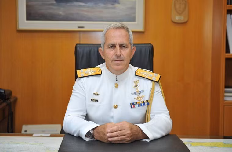 Bat ngo than the Tan Bo truong Quoc phong Hy Lap-Hinh-6