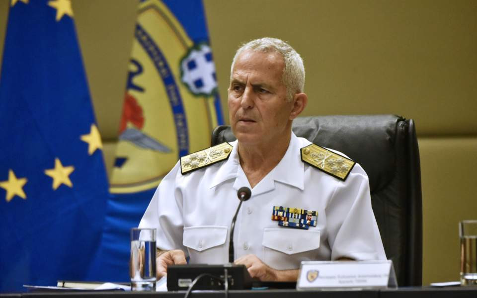 Bat ngo than the Tan Bo truong Quoc phong Hy Lap-Hinh-2