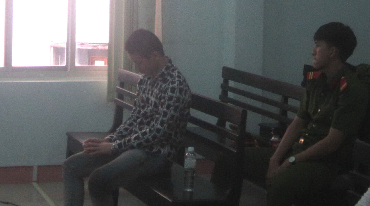 Nam thanh nien ru be gai 11 tuoi vao nha nghi de hiep dam va cai ket