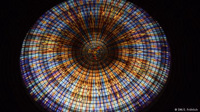 Với sức chứa lên tới 180 nghìn người, toà Vương cung Thánh đường Đức Mẹ Hoà Bình là một trong những nhà thờ lớn nhất thế giới. Ảnh: DW.