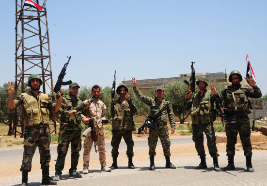 Ngoài việc vận chuyển trang thiết bị quân sự, Quân đội Syria còn tập hợp lực lượng quy mô lớn ở vùng nông thôn phía bắc tỉnh Hama. Dường như lực lượng chính phủ Damascus đã chuẩn bị sẵn sàng để tiến hành chiến dịch quân sự nhằm vào các nhóm phiến quân trong vùng đệm phi quân sự Idlib. Ảnh: JP.