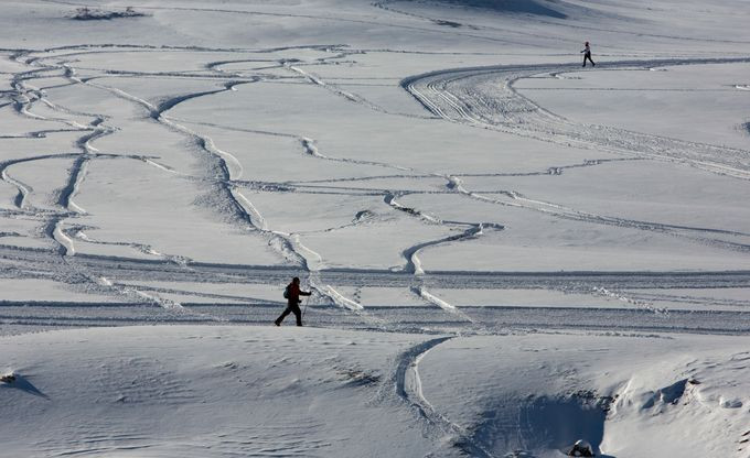 Khu trượt tuyết ở Piani di Pezza, gần Rocca di Mezzo, Italy, sau một đợt tuyết rơi dày hôm 5/1. Ảnh: AP.
