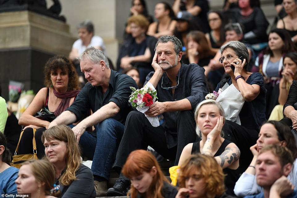 Kinh hoang nu sinh xinh dep bi giet khi dang noi chuyen qua FaceTime-Hinh-12