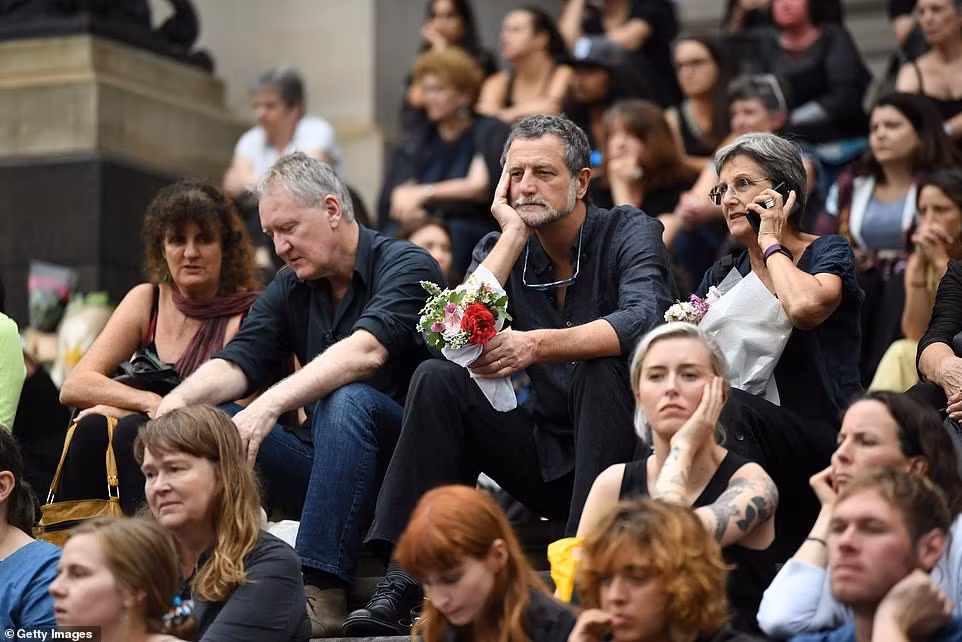 Kinh hoang nu sinh xinh dep bi giet khi dang noi chuyen qua FaceTime-Hinh-12