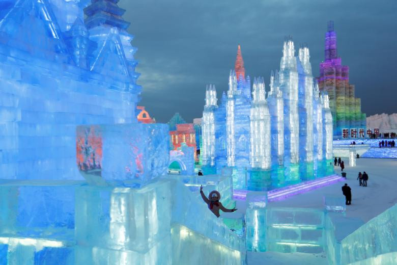Đây là một trong những lễ hội băng đăng lớn nhất thế giới và thu hút đông đảo du khách. Ảnh: Reuters.