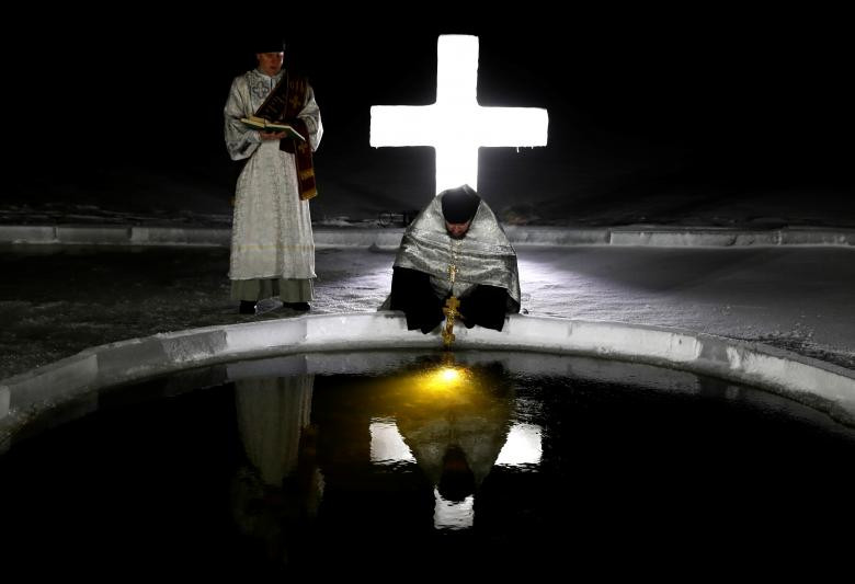 Nguoi Chinh thong giao ngam minh trong “nuoc da” mung Le Hien Linh-Hinh-8