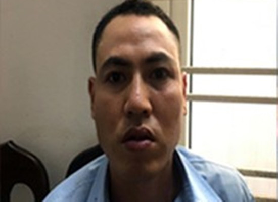  5. Đâm gục bạn gái vì không chịu nối lại tình cảm: Ngày 30/7, Công an quận Hà Đông, Hà Nội cho biết đang tạm giữ hình sự đối tượng Quách Quốc Hoàng (SN 1986, trú tại xã Đức Hòa, huyện Sóc Sơn, TP. Hà Nội) để điều tra vụ đâm cô gái trọng thương. Khuya ngày 29/7, Hoàng đến gặp chị H. để nói chuyện nhưng chị H. vẫn không đồng ý quay lại. Bực tức nên khi thấy chị H. mở cửa dắt xe máy từ vỉa hè vào nhà để đi ngủ, Hoàng liền tiến lại, rút dao đâm liên tiếp nhiều nhát vào bụng, người của chị H. khiến nạn nhân trọng thương.