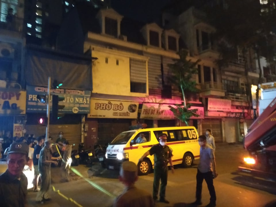 Anh hien truong tang thuong vu sap thang lap kinh o Ha Noi, 3 nguoi chet