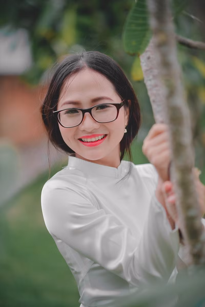 Tuy nhiên đôi lúc, cô nàng cũng “đổi gió” bằng những bộ cánh lộng lẫy, nữ tính thay vì phong cách đơn giản, trẻ trung ngày thường.