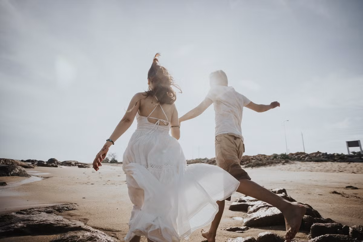 Tác giả của bộ ảnh – nhiếp ảnh gia Hải Lê Cao cho biết ở tác phẩm lần này, anh muốn đem lại không khí của sự sáng tạo trở lại với ngành ảnh cưới Việt hiện nay đang dần đi vào lối mòn. “Bộ ảnh cưới này là mong muốn của tôi để có thể mang tới nét thời trang và phong cách riêng khiến nó thêm đặc biệt, khác lạ với từng cặp đôi chụp ảnh cưới. Điếm nhấn trong bộ ảnh này chính là nét đặc trưng trong trang phục và style Boho cũng rất phóng khoáng, giúp hai nhân vật chính càng tăng thêm sự tự nhiên để thể hiện tình yêu”, nhiếp ảnh gia Hải Lê Cao chia sẻ.