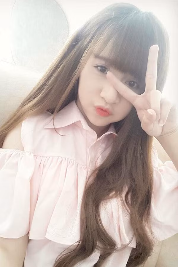 Trang cá nhân của Hoàng Ân hiện đã có hơn 100 ngàn người theo dõi.