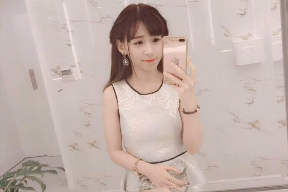 Được nhiều người quan tâm, chú ý, Hoàng Ân cảm thấy rất vui, bởi cô nữ sinh này luôn cho rằng bản thân chỉ bình thường như bao bạn nữ khác.