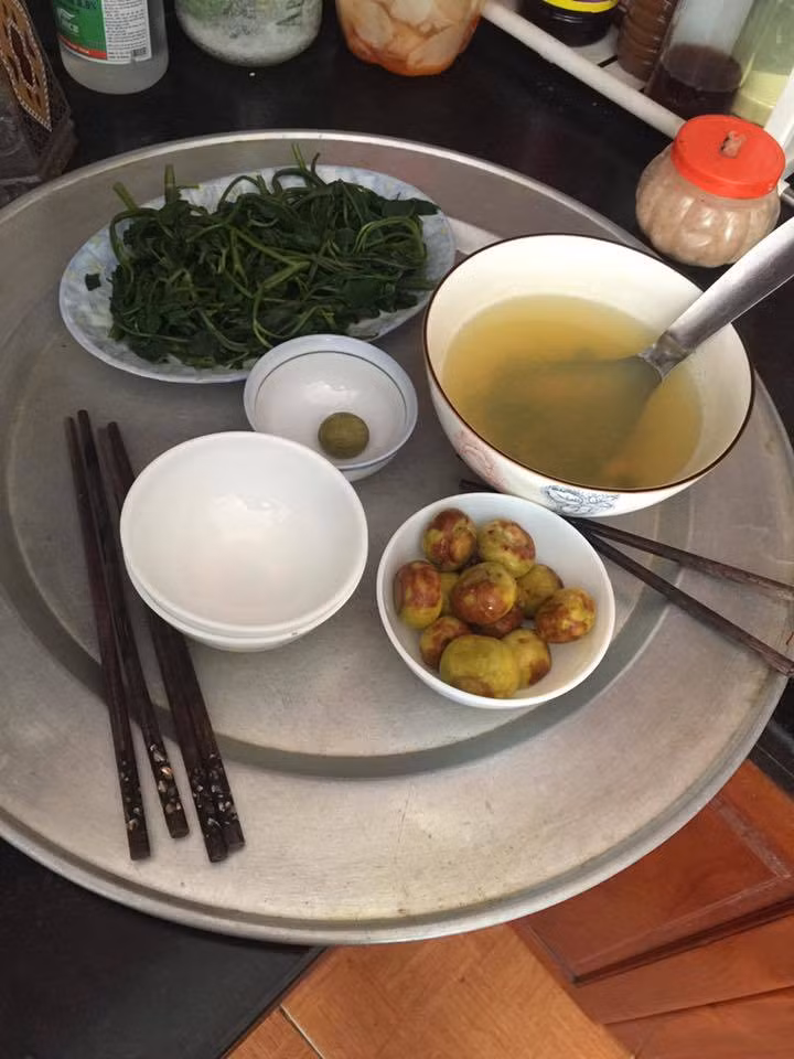 Mam com rau muong dai vo tuong lai khien chi em "khoc thet"-Hinh-2