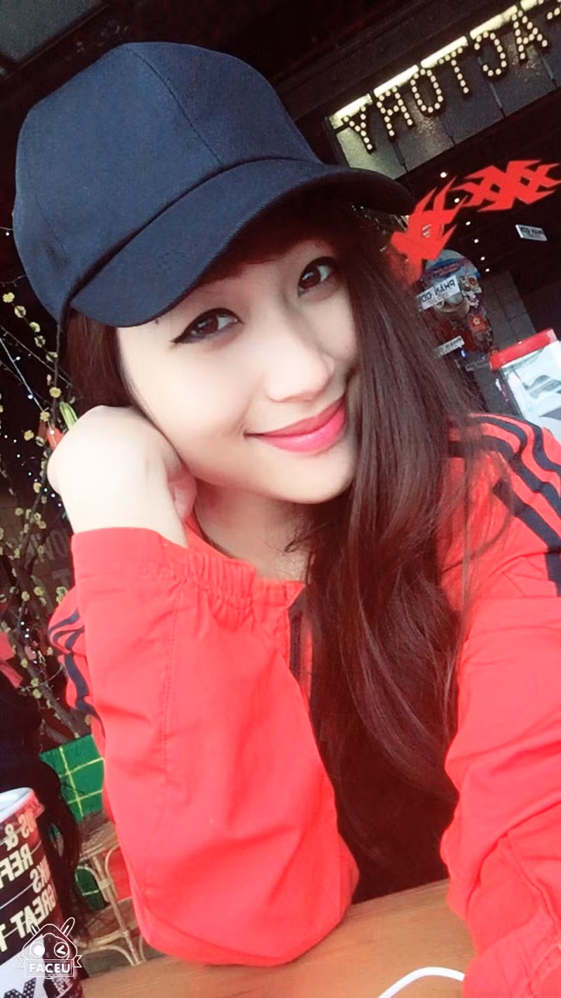 Hot girl Loa Phuong "bua nhat qua dat"