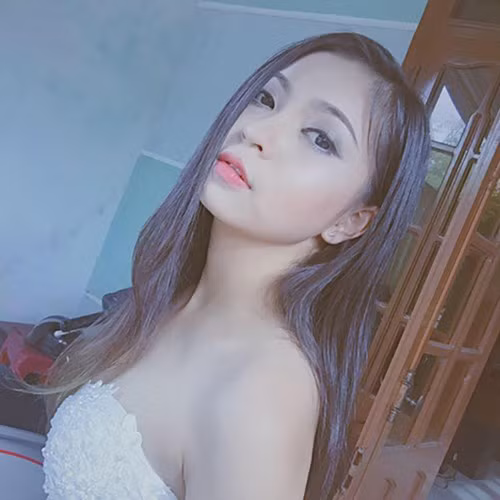 Cô gái này có nickname Nhật Lê với hơn 3 nghìn người follow trên trang cá nhân.