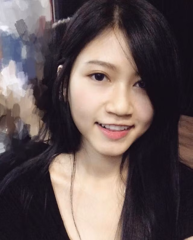 Bạn gái Trọng Đại có gương mặt xinh xắn dễ thương, nước da trắng hồng. Như Ý "cảm nắng" Trọng Đại vì sự chững chạc dù anh chàng kém cô 1 tuổi.