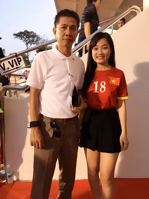 Bạn gái của Minh Dĩ là Minh Ánh, sinh ra tại Nghệ An nhưng vào TP. HCM học tập. Có lần Minh Ánh chụp hình cùng HLV Hoàng Anh Tuấn khi đi cổ vũ cho bạn trai.