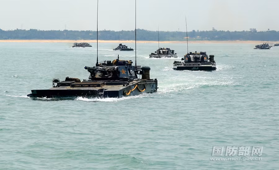 Cuộc tập trận diễn ra tại một thao trường ở tỉnh Quảng Đông – đáng lưu ý là tỉnh Quảng Đông giáp với Biển Đông – vùng biển mà Trung Quốc đang không ngừng gia tăng các hoạt động xâm phạm nghiêm trọng chủ quyền của Việt Nam, đặc biệt là ở hai quần đảo Trường Sa và Hoàng sa của Việt Nam.