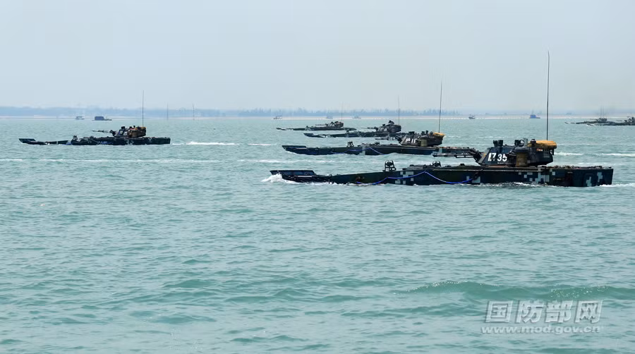 Xe bọc thép lội nước ZBD-05.