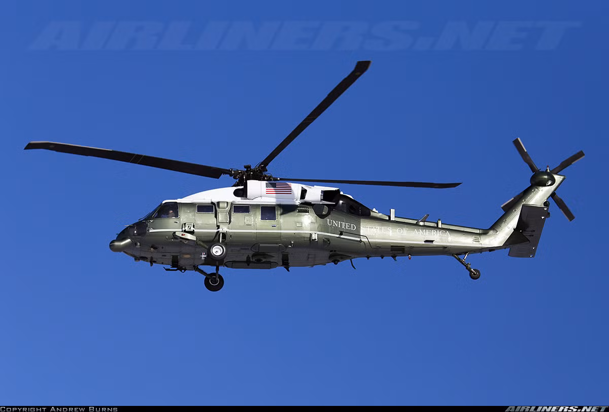 Theo một số nguồn tin, VH-60N được tích hợp nhiều hệ thống khí tài đặc biệt cho phép hoạt động trong mọi điều kiện thời tiết, cả ban ngày và ban đêm, trang bị hệ thống định vị GPS và nhiều loại cảm biến. Trang bị liên lạc trên máy bay được cho là có khả năng chống bom xung điện từ.